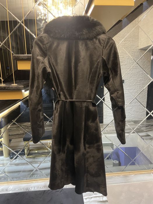 Черно палто от пони с лисица