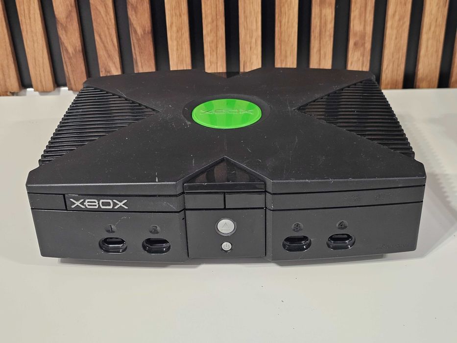 Xbox Classic cu Crystal controller editie limitata