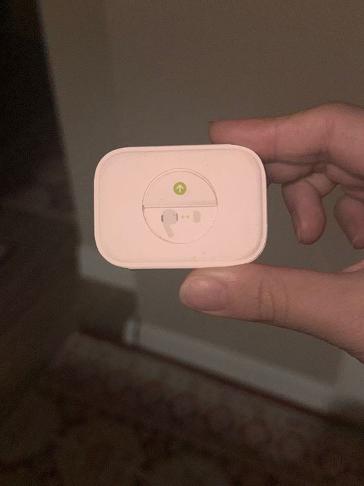 кейс + правый наушник Airpods pro2