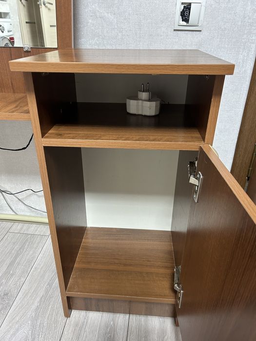 Столик туалетный