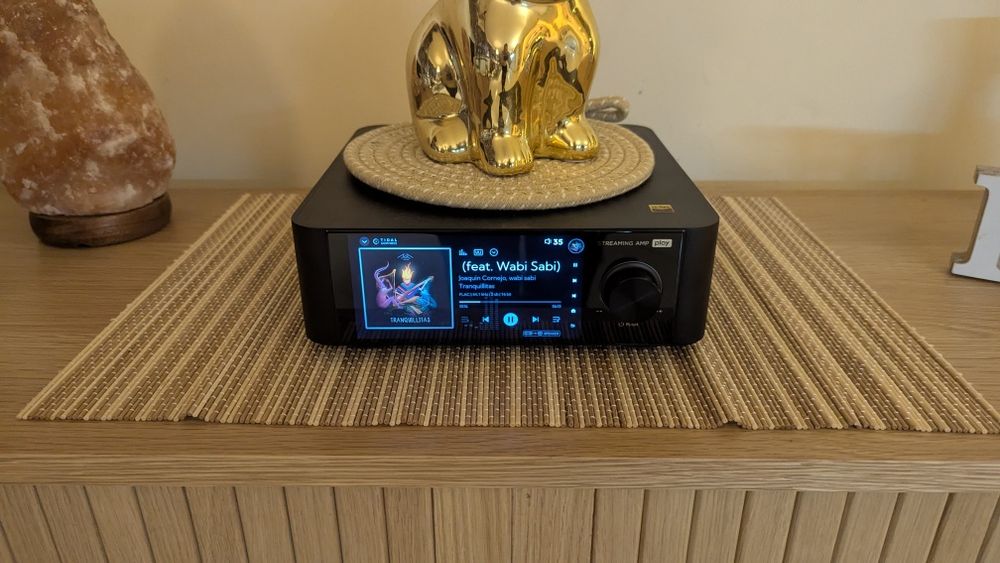 Продавам комплектна аудиофилска система в отлично състояние.