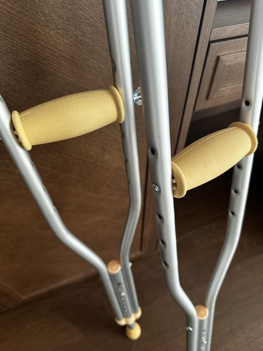 Продам костыли регулируемые