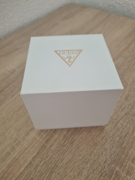 Нов оригинален часовник Guess
