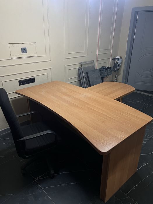 Стол руководителя, шкаф, кресло, тумбочка