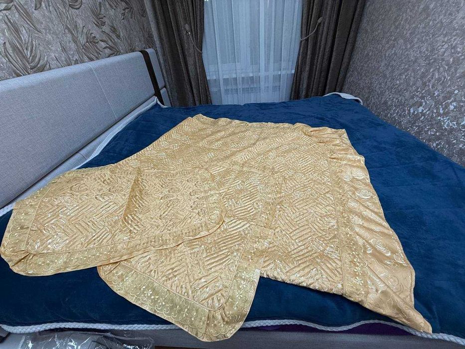 Продается набор покрывала и декоративные наволочки в хорошем состоянии