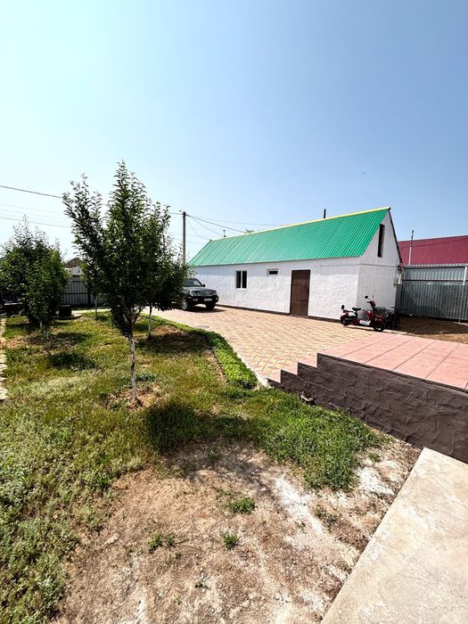 Үлкен жаңа үй сатылады