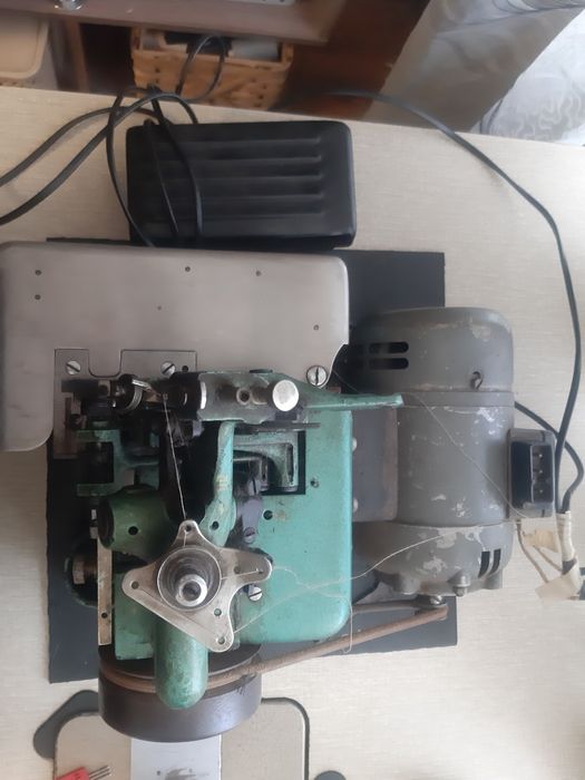 Продам оверлог б/у