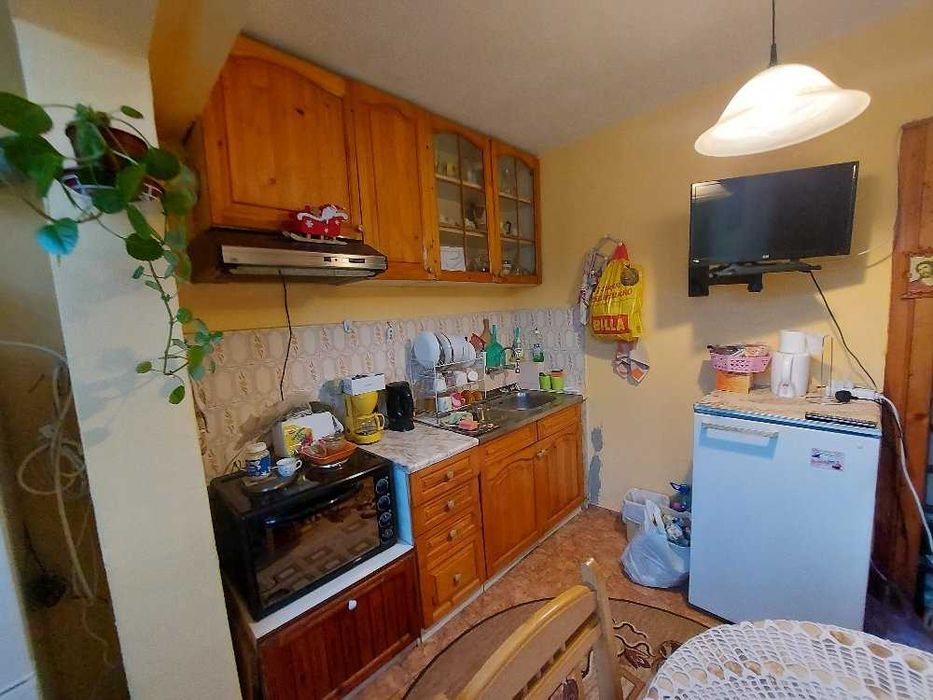 Дава се под наем Едностаен апартамент в Бургас, Зорница - 50 кв.м за 153 € - Снимка #2