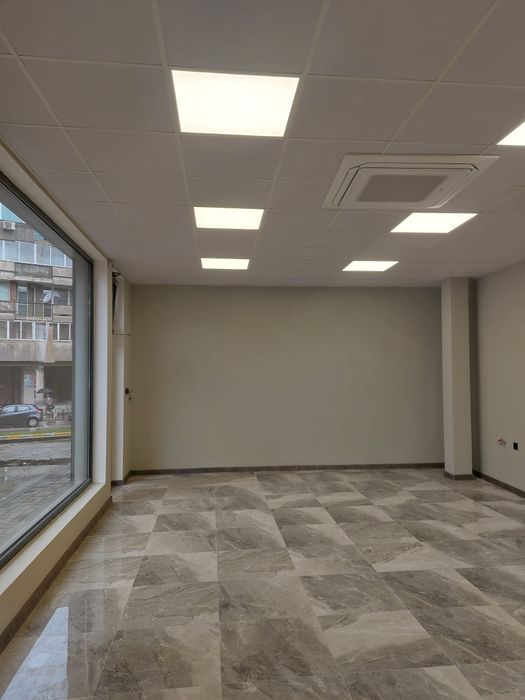 Под наем търговско помещение 60 кв.м с витрина – център Асеновград