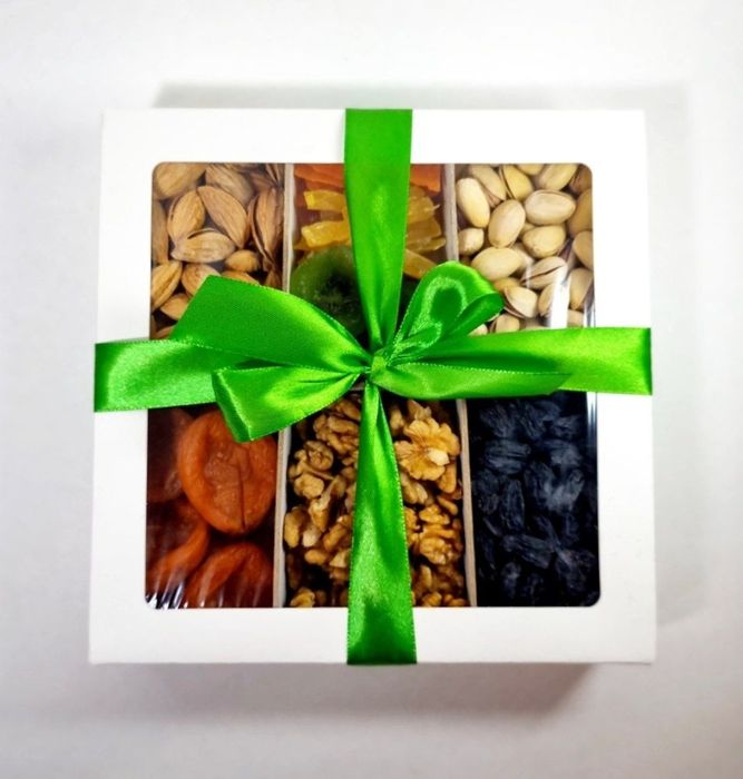 Подарочный набор из орехов и сухофруктов подарочный бокс sovg'a boks