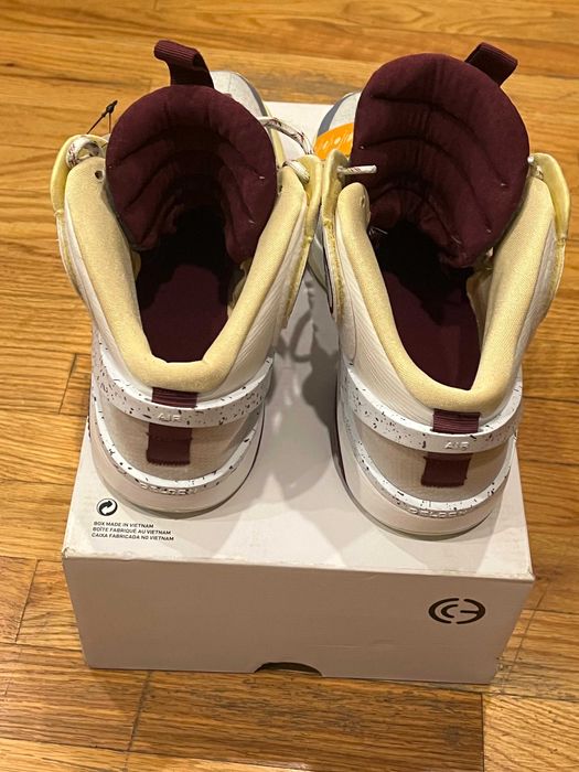 Adidasi noi cu etichetă