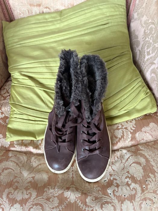 Converse, UGG, Kickers, North face