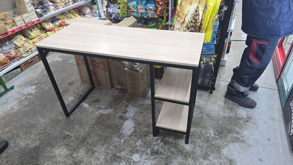 Продам крепкий стол