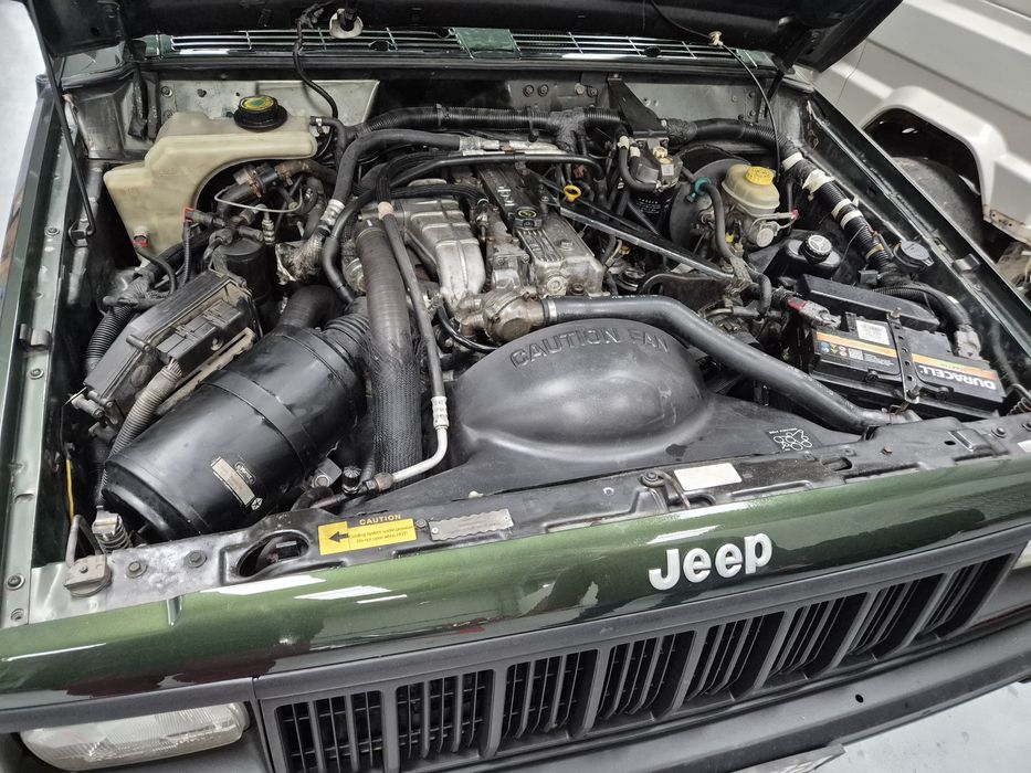 Vând jeep xj impozit zero