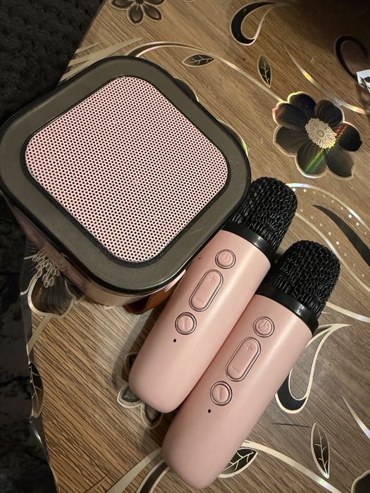 Смарт караоке колонка с два безжични микрофона