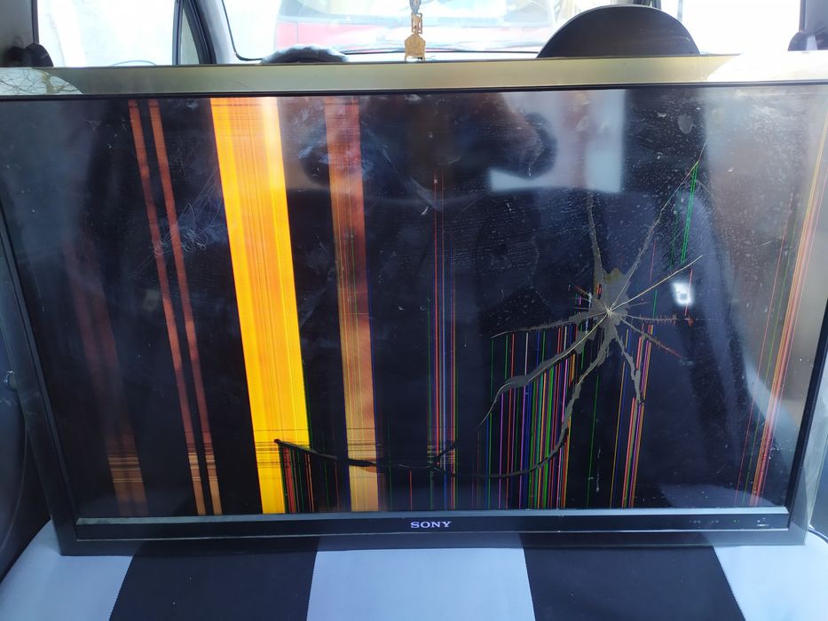 Продам телевизор на запчасти