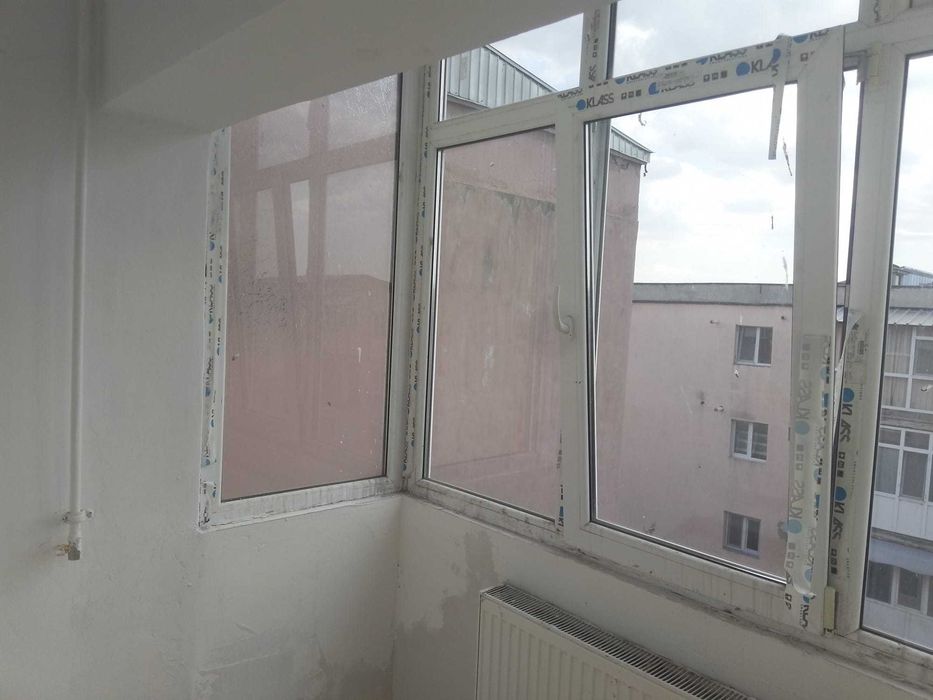 Vand apartament 2 camere semidecomandat zona Centrala Filiasi