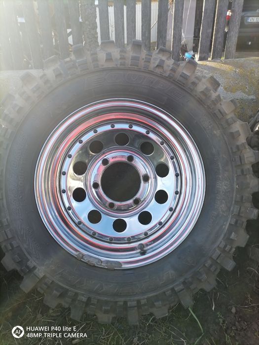 Vând patru jante cu cauciucuri