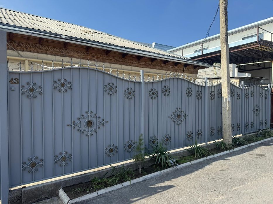 Продам ворота с забором и стойками