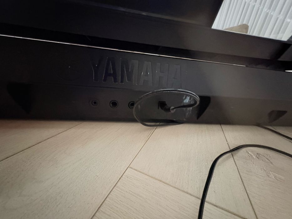 Yamahha e 273 синтезатор ( пианино ) срочна!