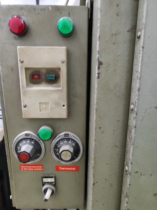 Uscător lemn cu tavi