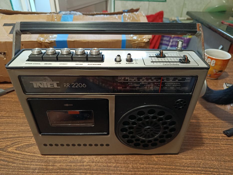 Vând radio casetofon