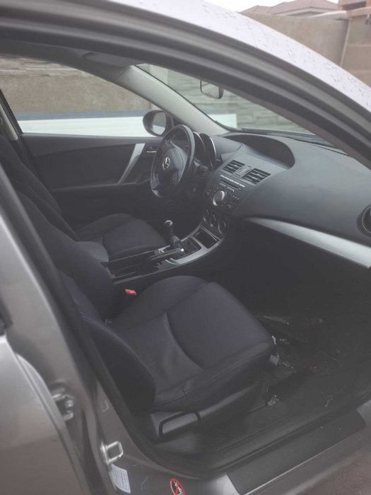 Vand Mazda 3 hatchback 2010 avariata