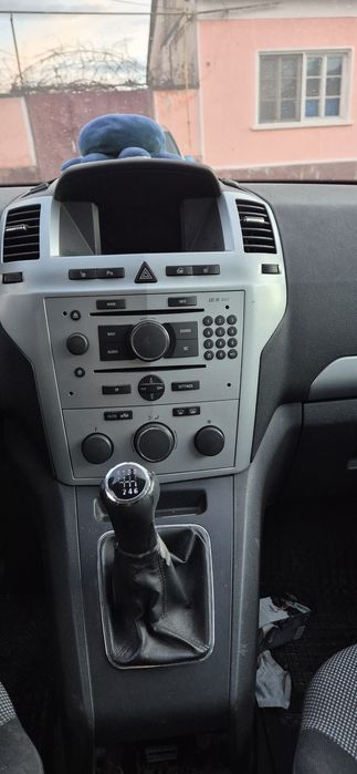 Vând opel zafira