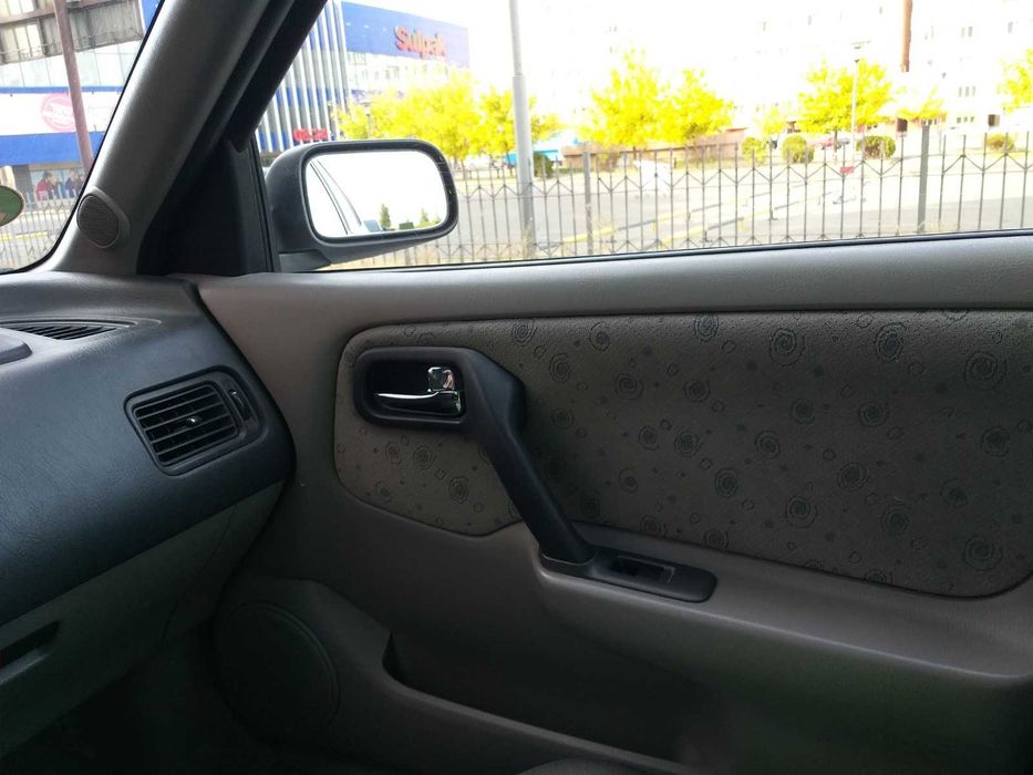 Машина Nissan Primera