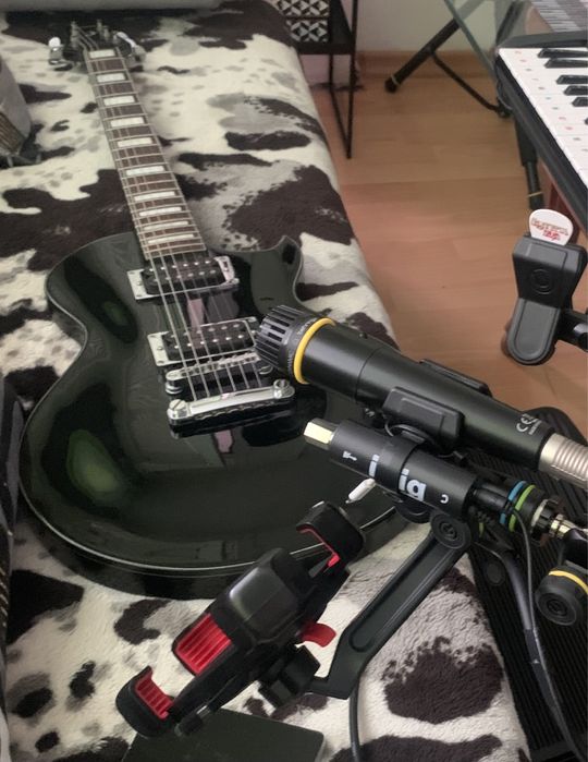 iRig guitar effects, Разклонител 3.5мм мъжко към 2 бр. 3.5 женско.