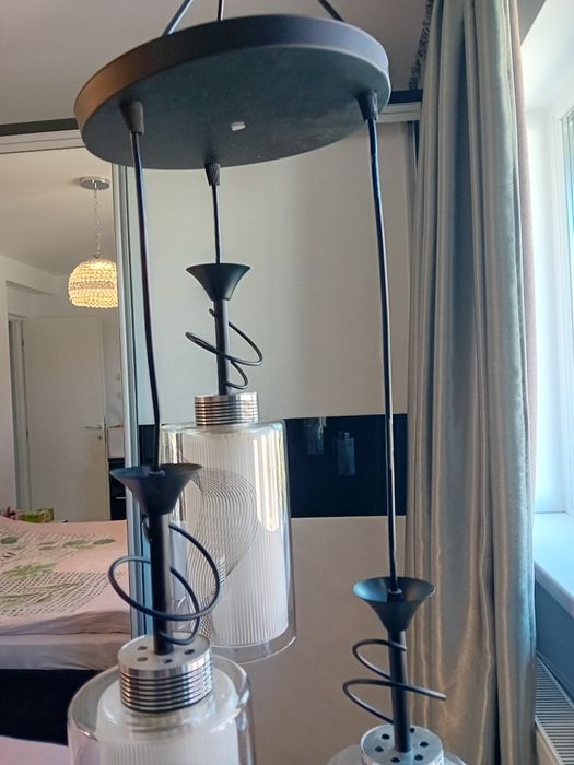 Lustra cu bec economic