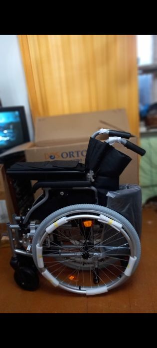 Продам  новую инвалидную каляску.