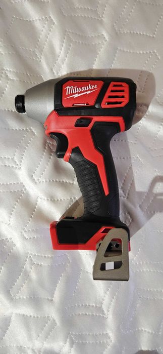 Milwaukee НОВ Комплект Ударен Винтоверт и Гайковерт M18 BPP2Q-402C