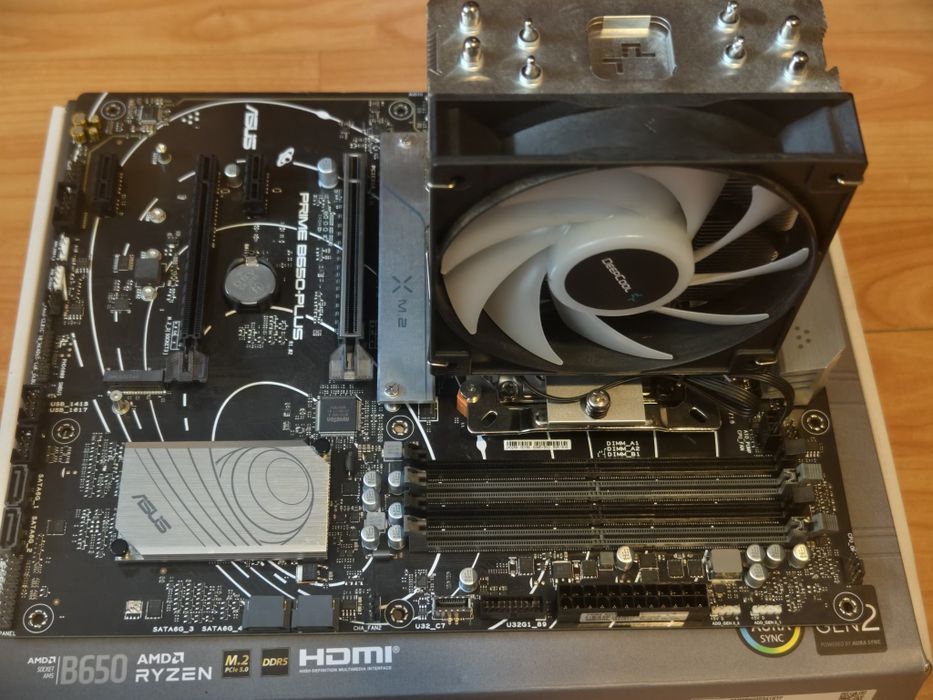 Ryzen 7 8700g + Asus Prime b650 plus + cooler