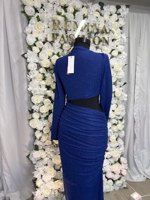 Синя рокля официална