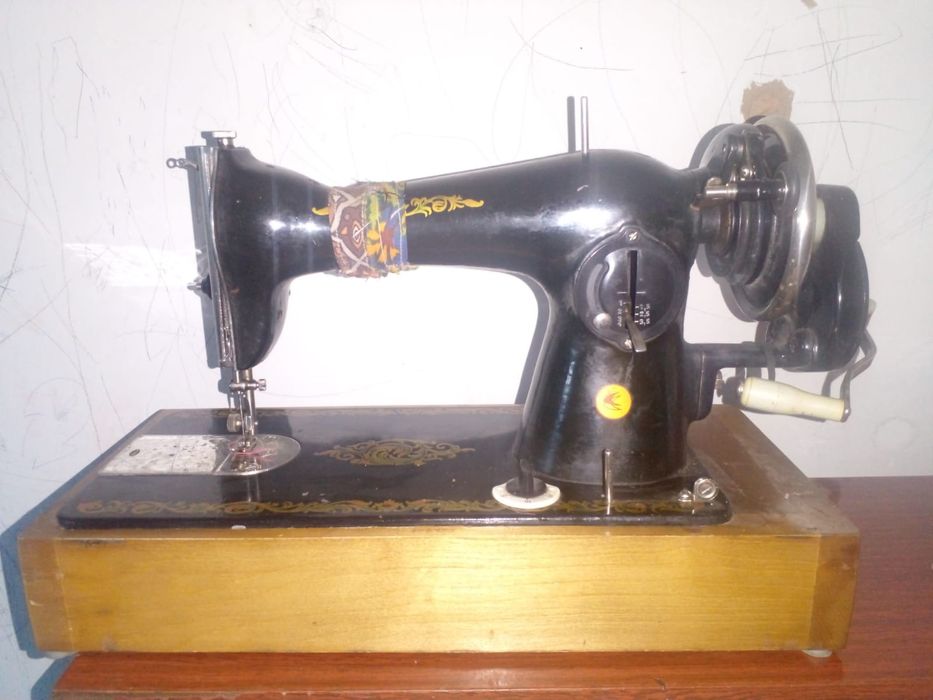 Продам швейную машинку