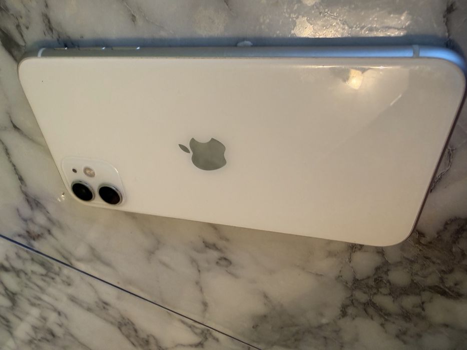 IPHONE 11, батарея 77%