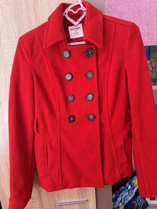 Червено късо палто