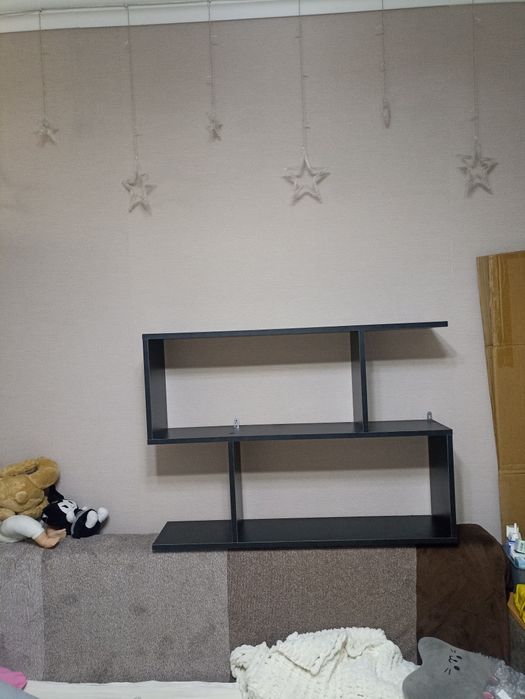 Полка навесная в черном цвете