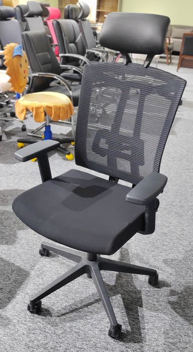 Офисные кресля в ассортименте