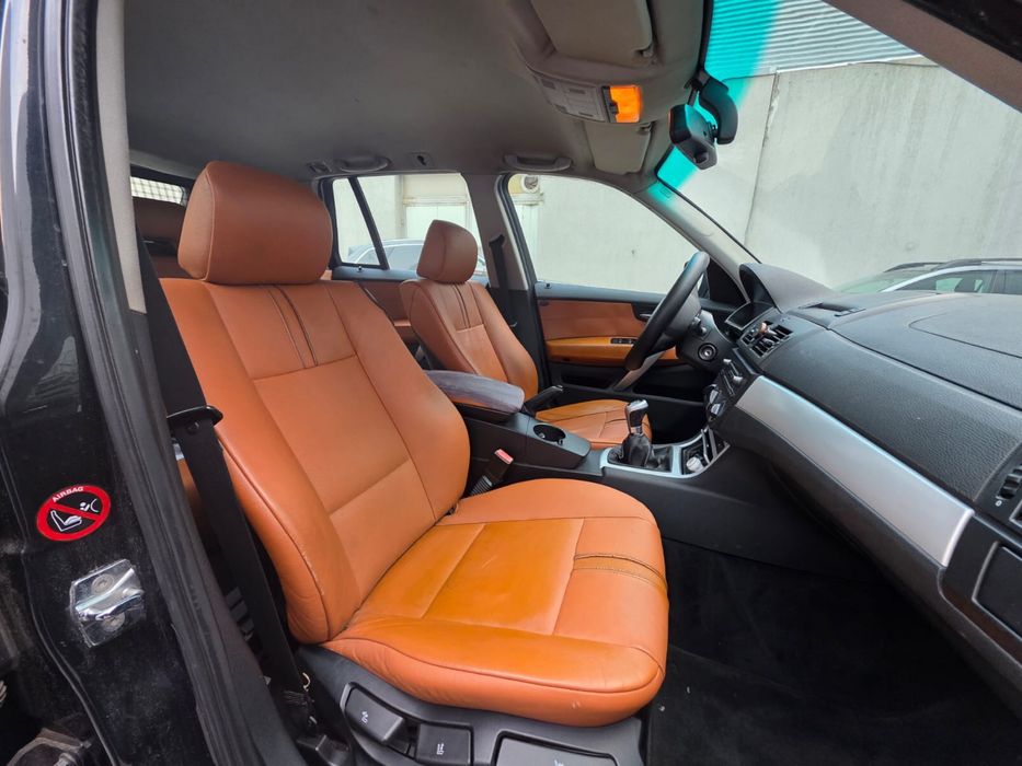 Vand Bmw x3  de culoare neagra 4x4