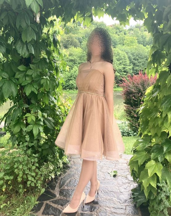 Бежова рокля, подходяща за бал, партита и специални поводи!