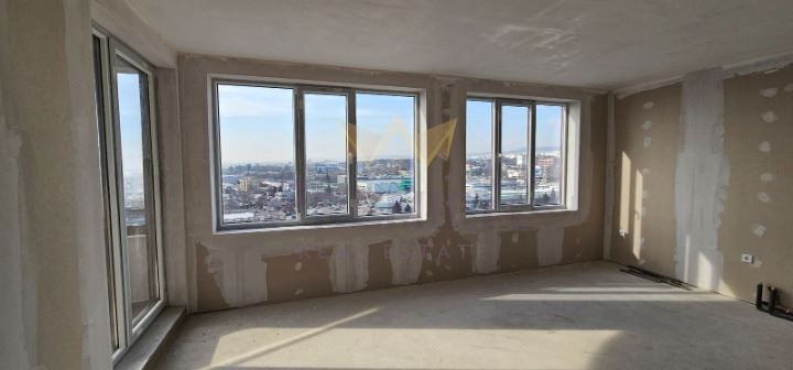 Продава се Тристаен апартамент в Варна, Трошево - 115 кв.м за 2073 €/кв.м - Снимка #1