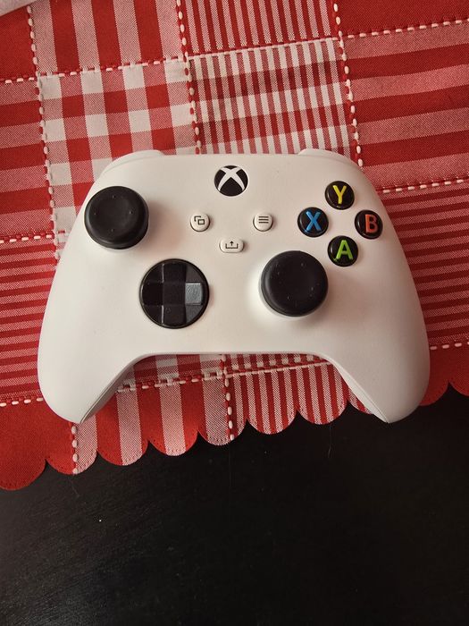 Продавам Xbox Series S - отлично състояние!