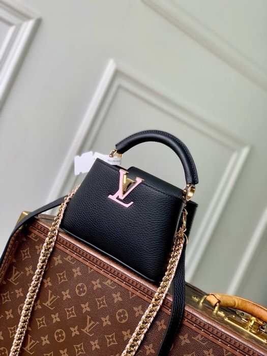 Geanta Louis Vuitton Capucines BB