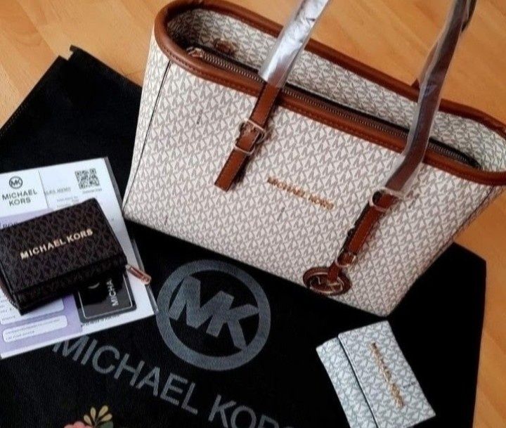 Genti Michael Kors,diverse dimensiuni si nuanțe,logo metalic auriu,sac