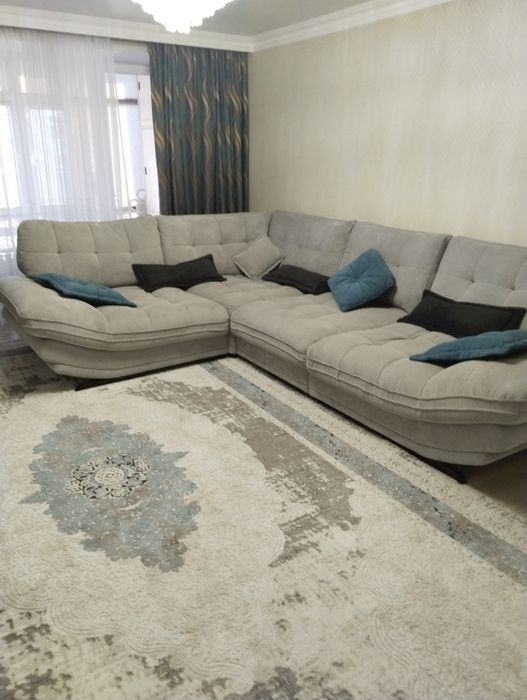 Диван шикарный импортного производства