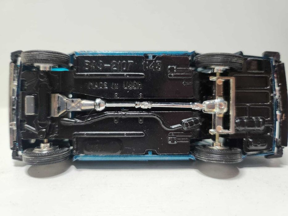 модель ВАЗ 2107 1:43