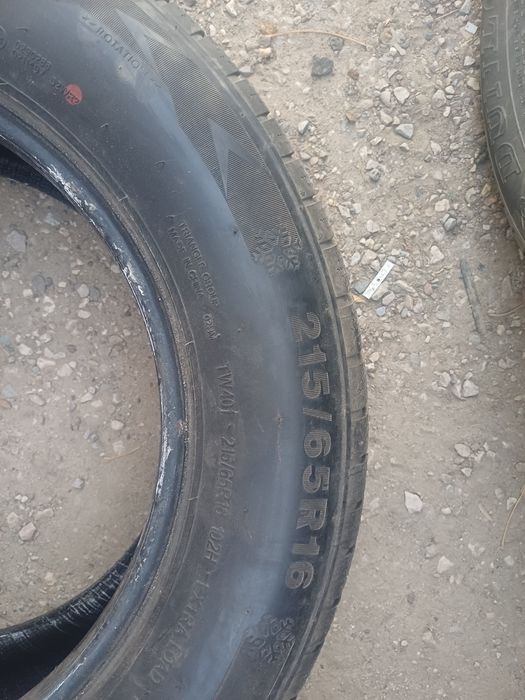 Продам зимние шины 215/65 R16