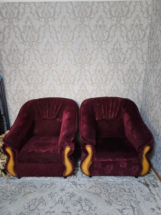 Продам диван и два кресла
